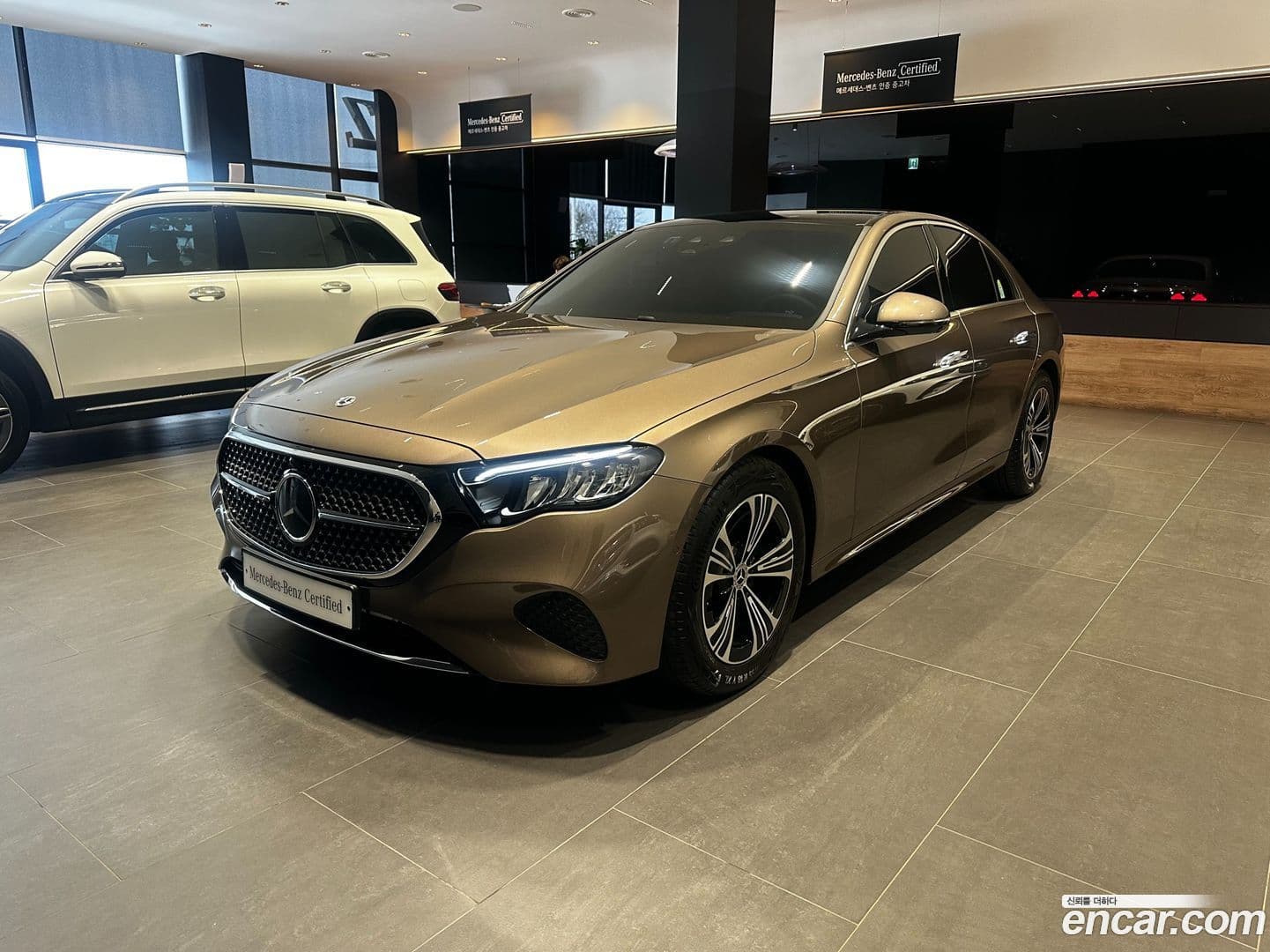 Main__Slider__Photo:E-Class Mercedes-Benz 2025.1-0
