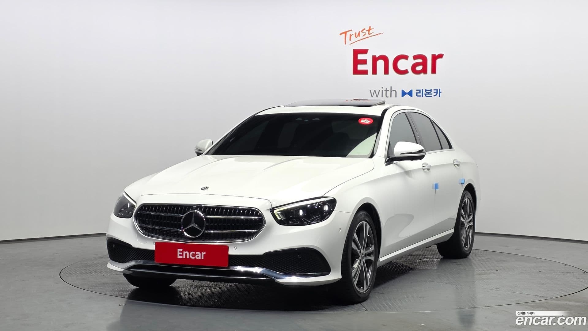 Main__Slider__Photo:E-Class Mercedes-Benz 2021.10-0