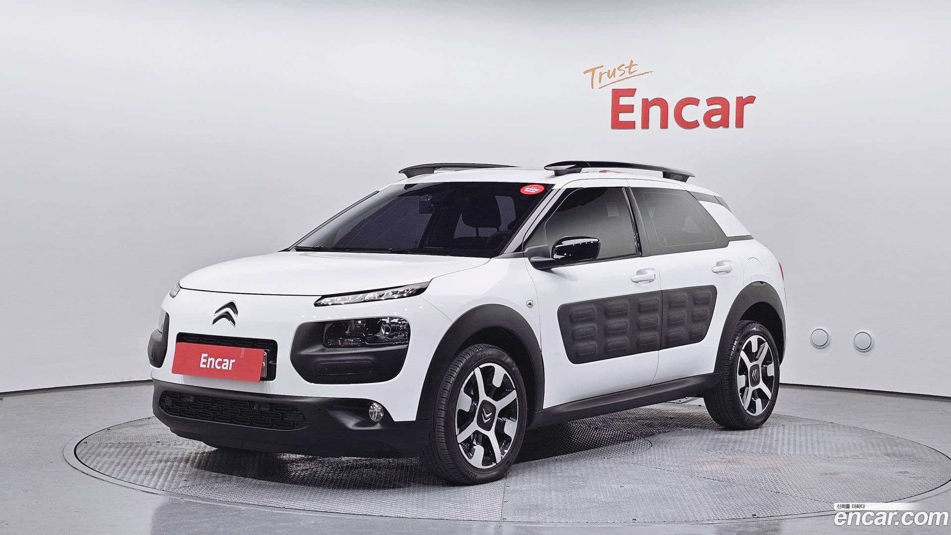 Main__Slider__Photo:C4 CACTUS Citroën / DS 2017.9-0