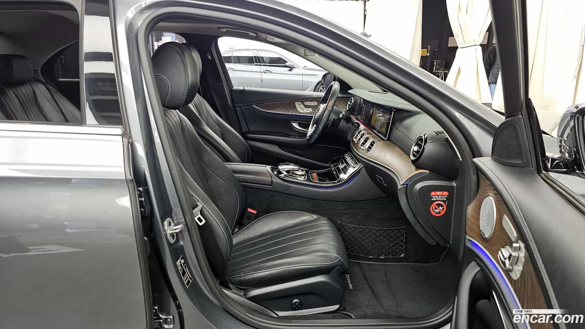 E-Class Mercedes-Benz 2018.9-OPTION-015