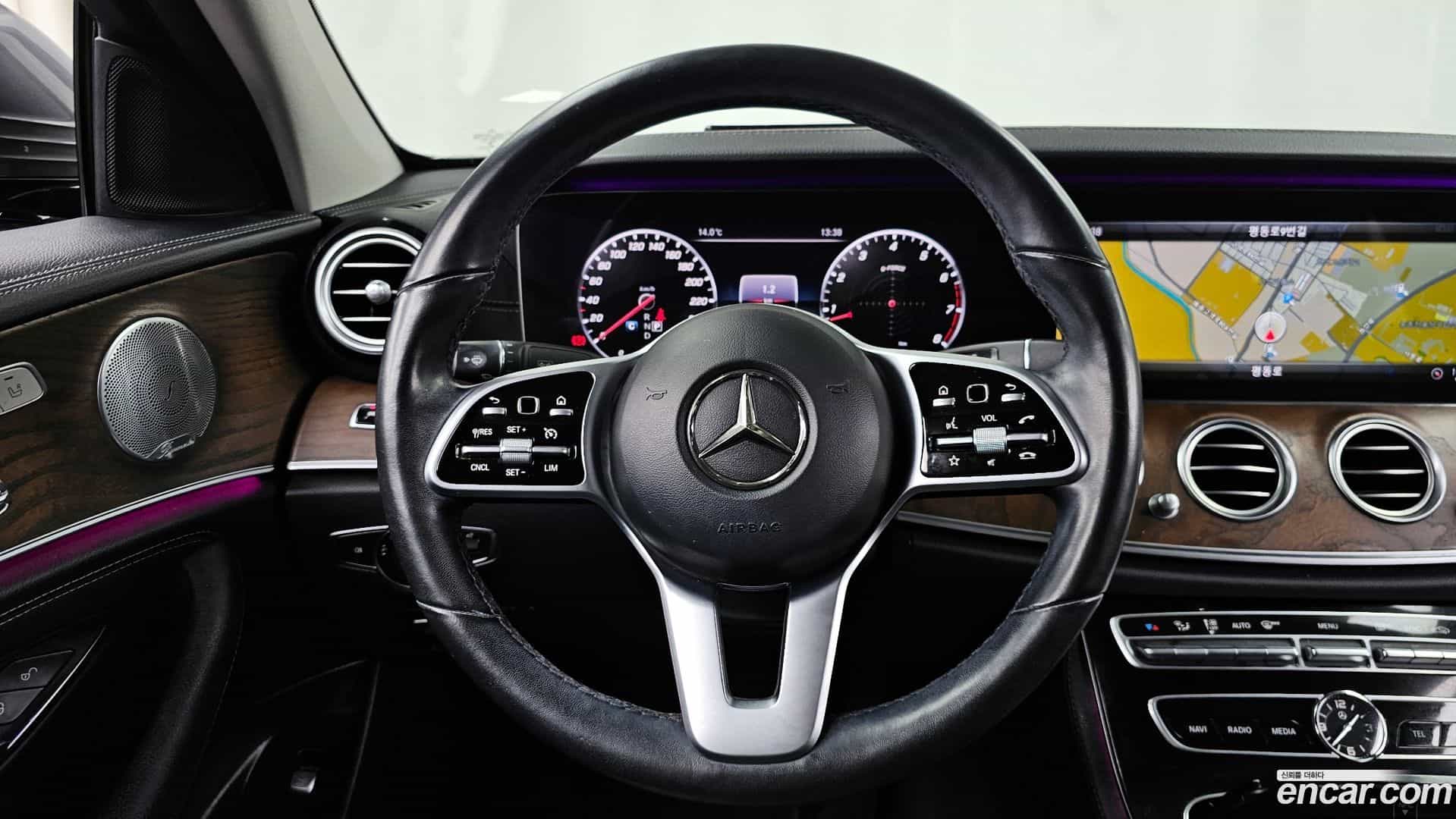 E-Class Mercedes-Benz 2018.9-OPTION-017