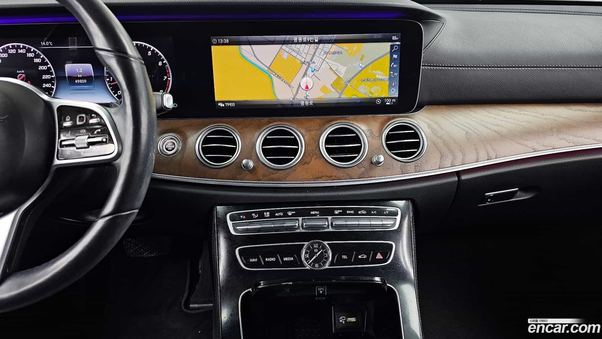 E-Class Mercedes-Benz 2018.9-OPTION-018