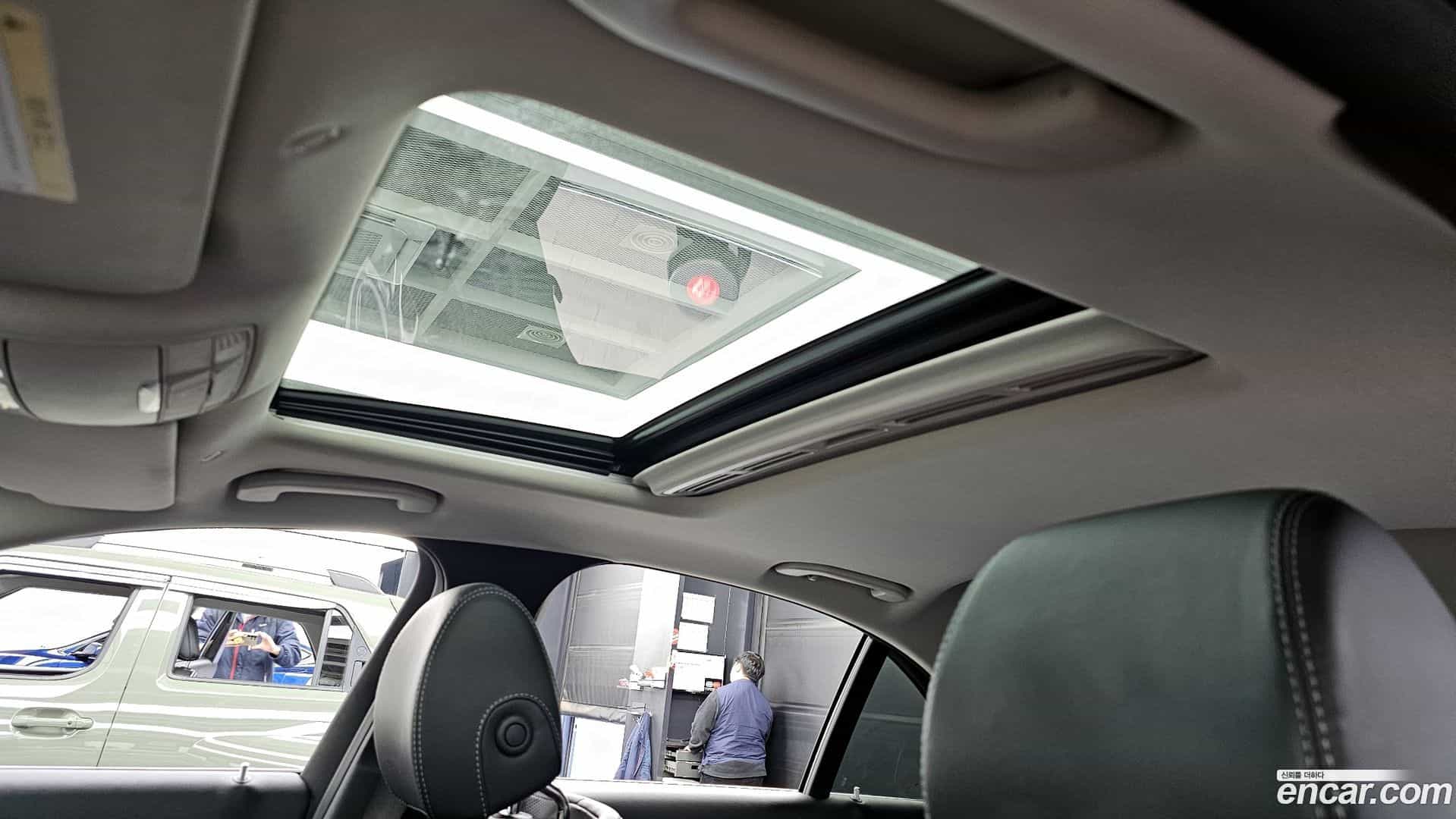 E-Class Mercedes-Benz 2018.9-OPTION-023