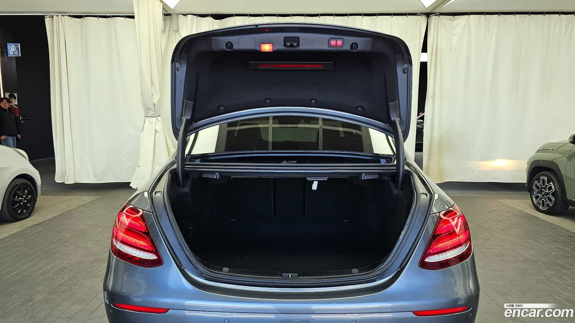 E-Class Mercedes-Benz 2018.9-OPTION-024