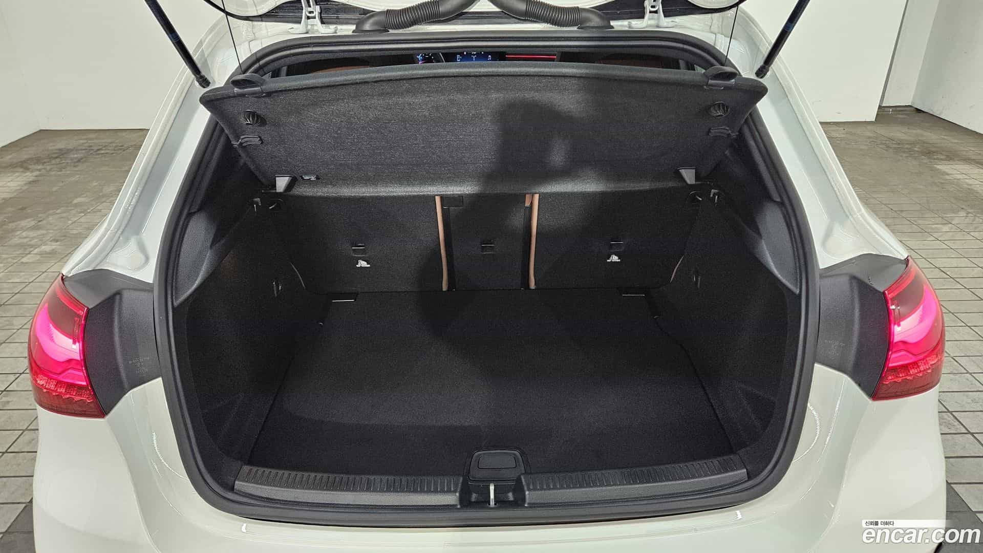 A-Class Mercedes-Benz 2025.6-OPTION-015