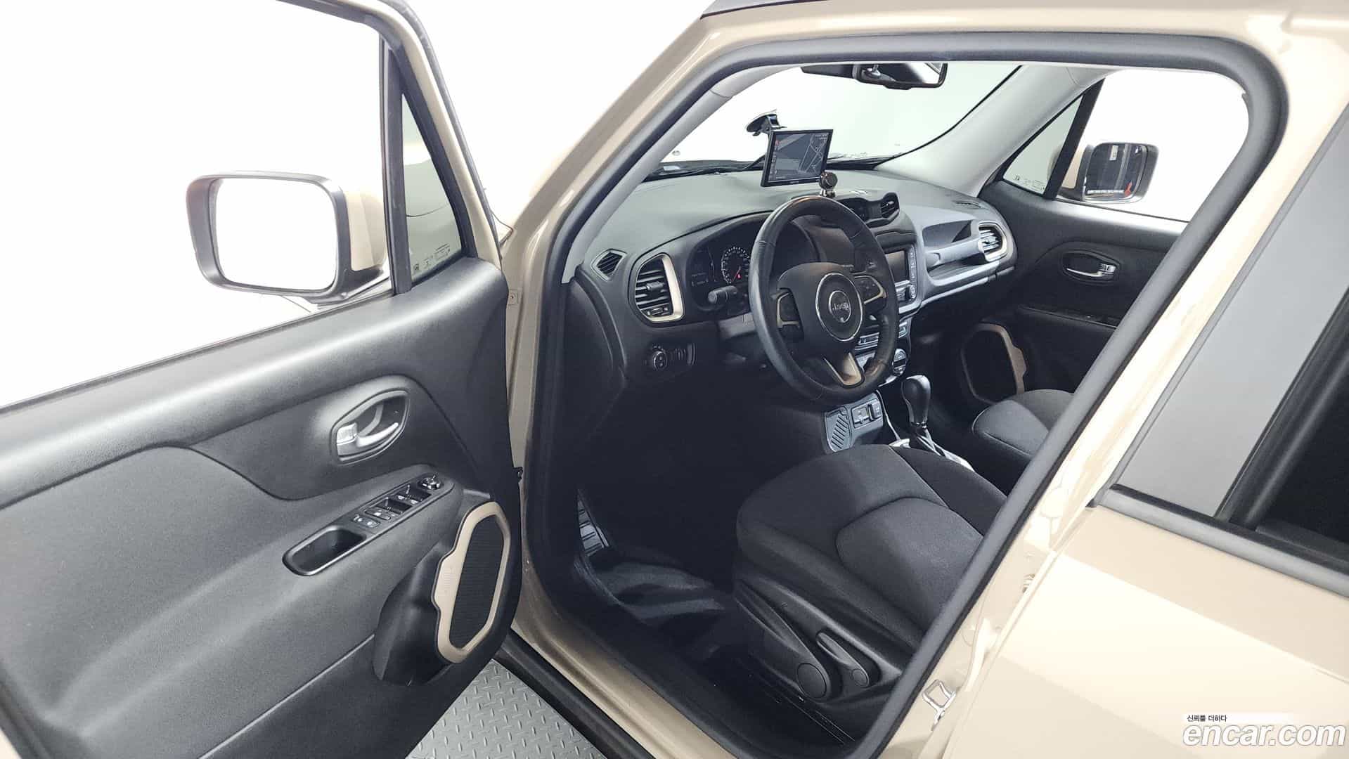 Renegade Jeep 2015.11-INNER-010
