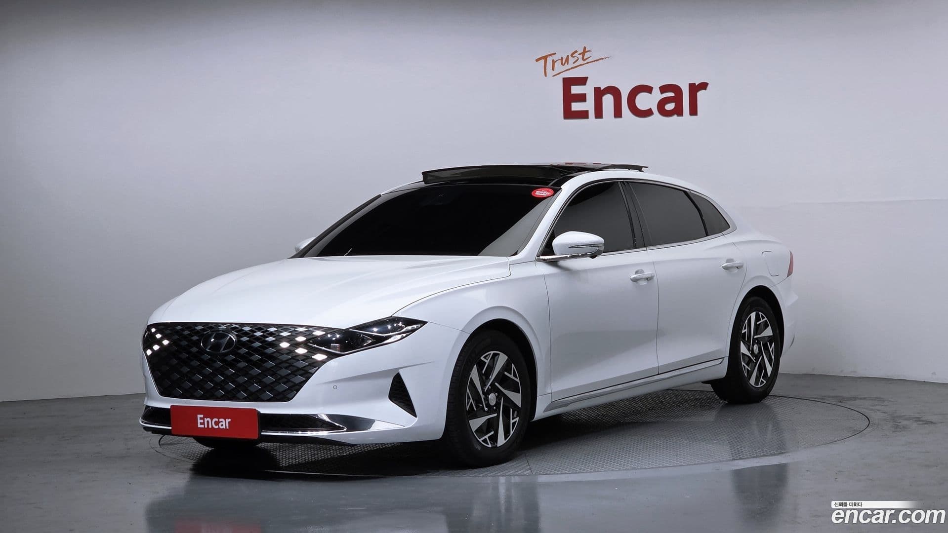 Main__Slider__Photo:Grandeur Hyundai 2021.6-0
