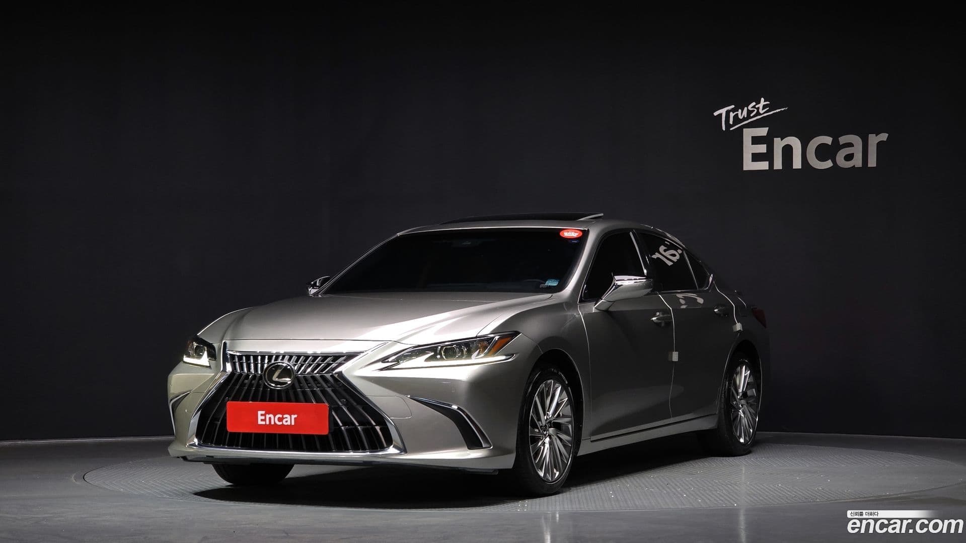 Main__Slider__Photo:ES Lexus 2023.1-0