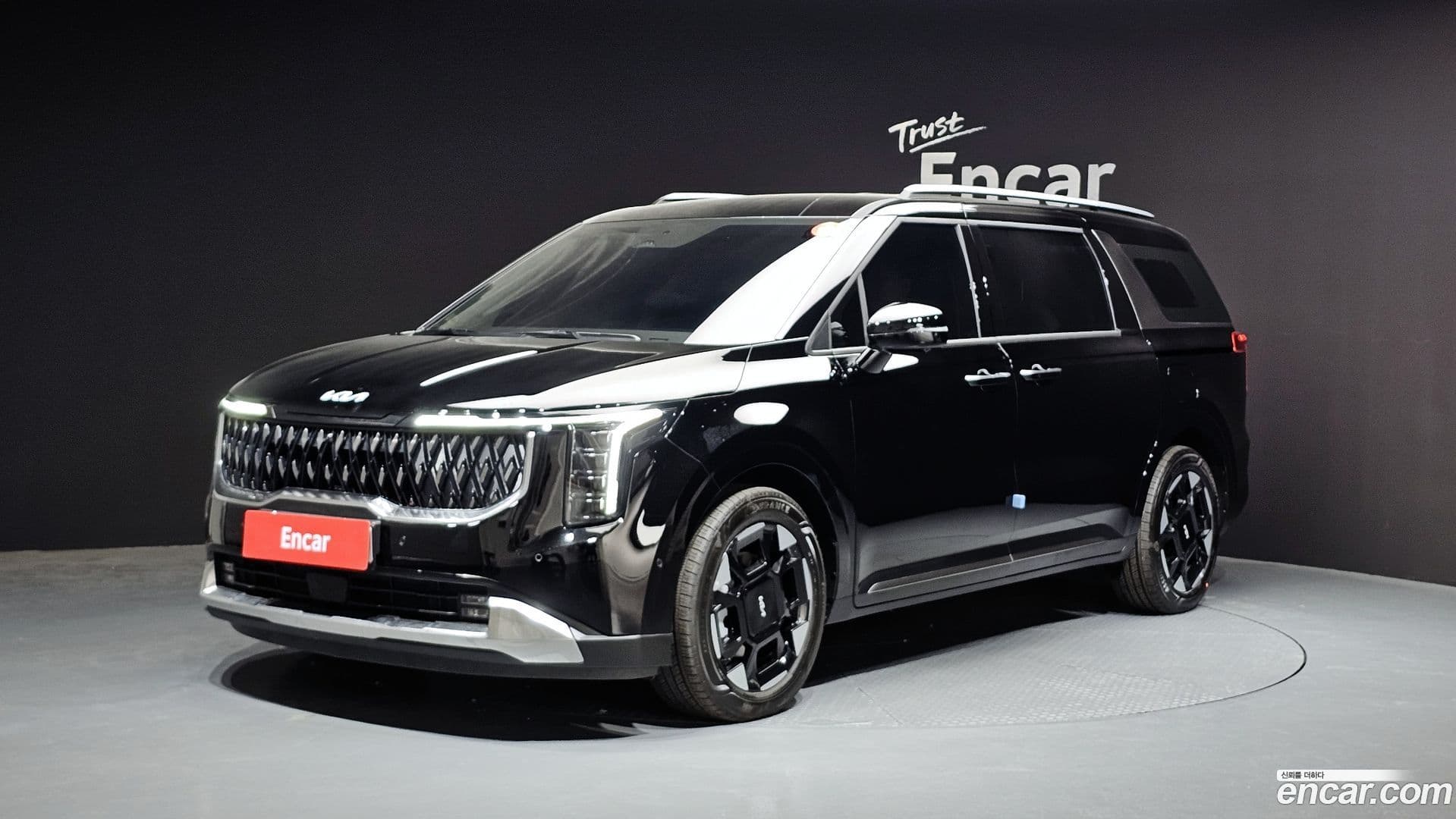 Main__Slider__Photo:Canival Kia 2025.11-0