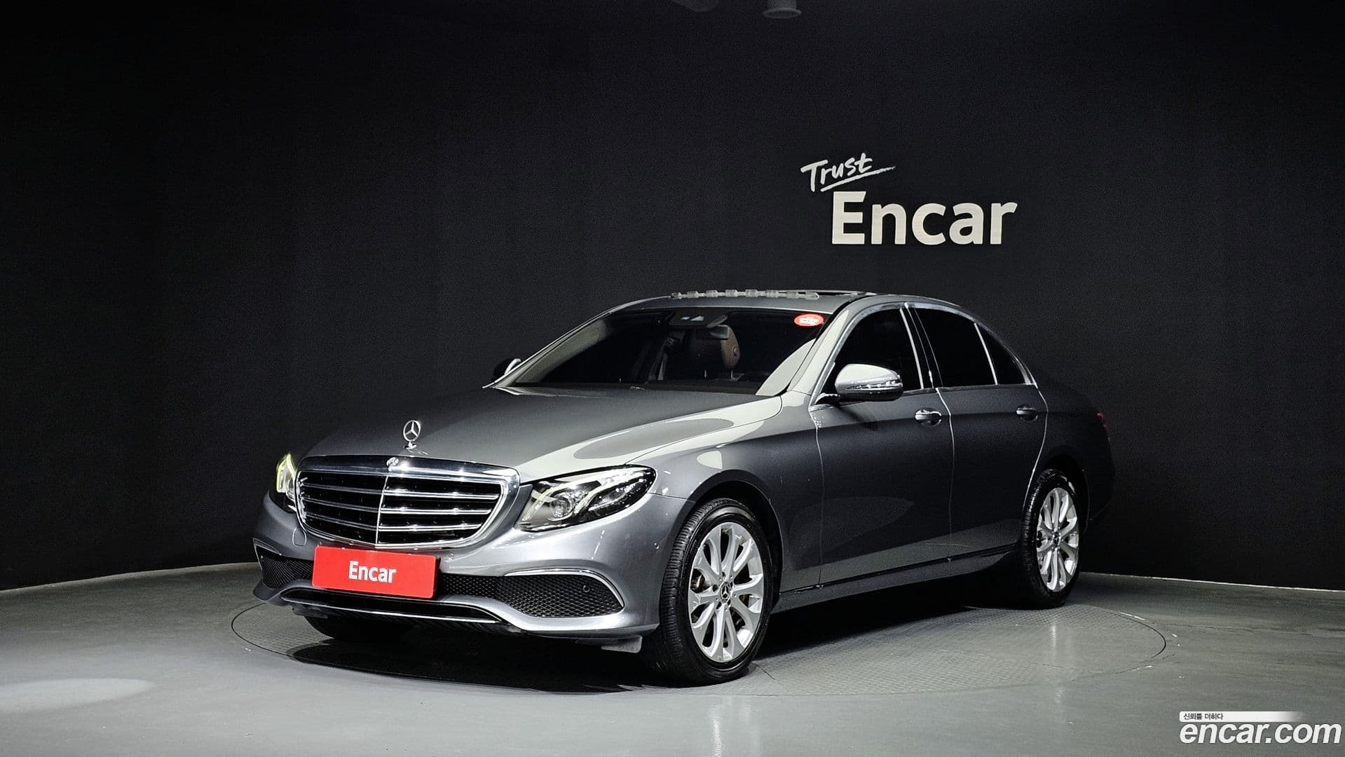 Main__Slider__Photo:E-Class Mercedes-Benz 2019.7-0