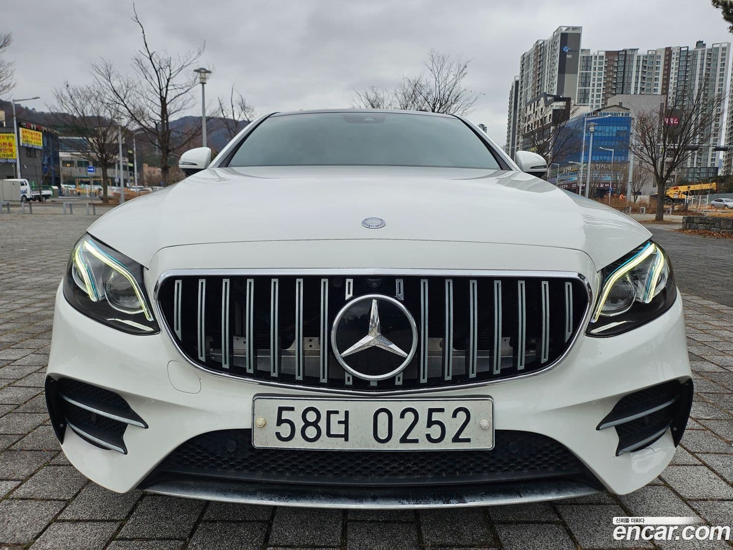 Main__Slider__Photo:E-Class Mercedes-Benz 2016.8-0
