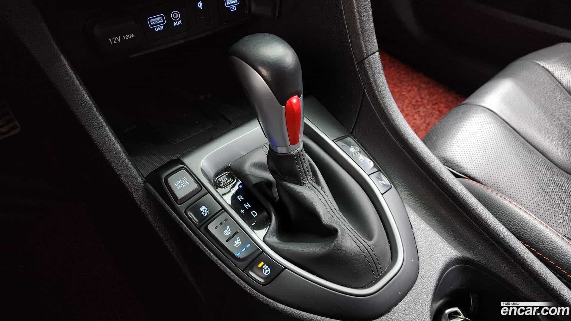 Veloster Hyundai 2018.11-INNER-009