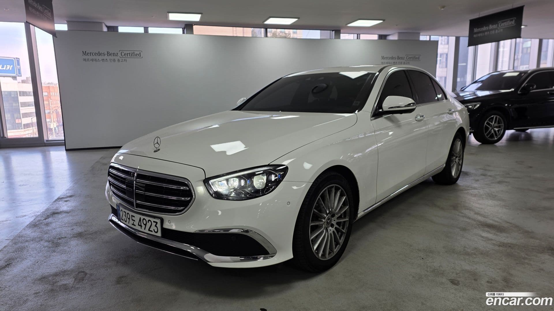 Main__Slider__Photo:E-Class Mercedes-Benz 2023.3-0