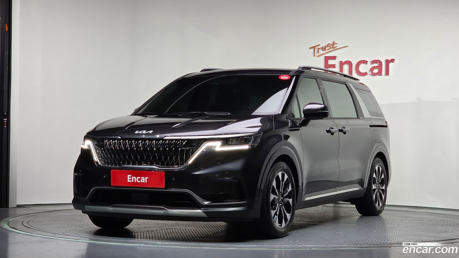 Main__Slider__Photo:Canival Kia 2023.2-0