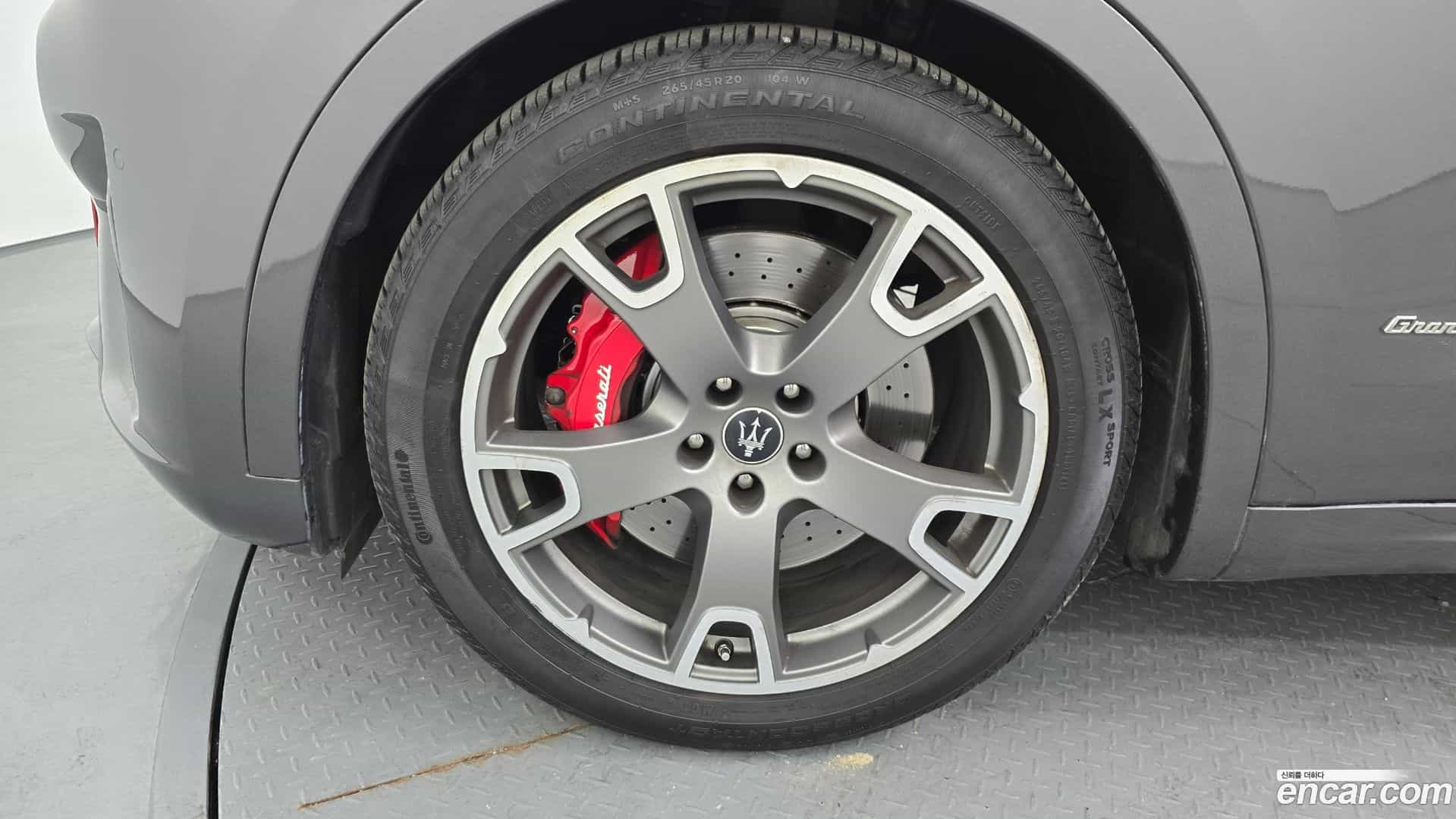 Levante Maserati 2020.11-OUTER-005