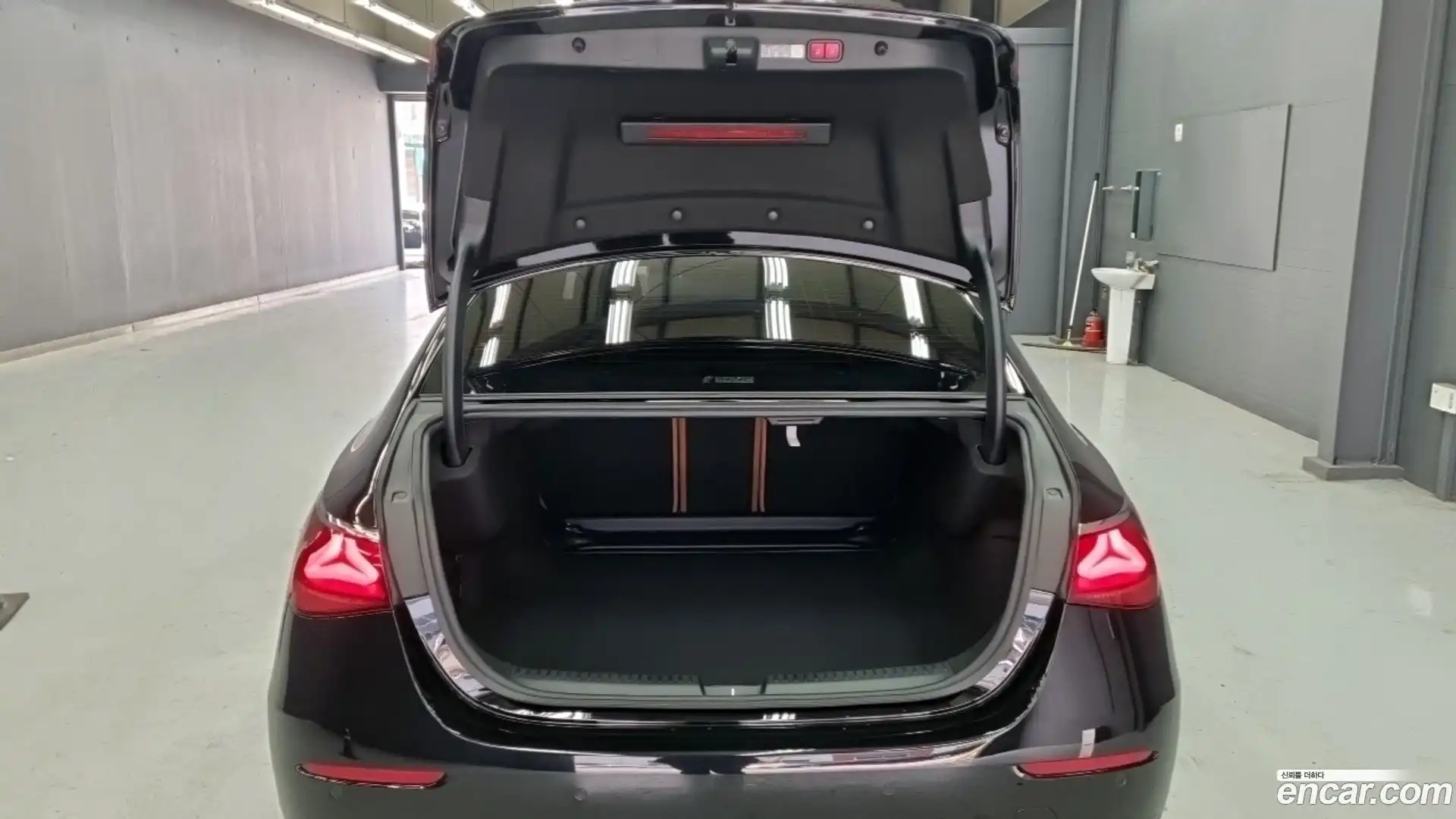 E-Class Mercedes-Benz 2024.5-OPTION-022