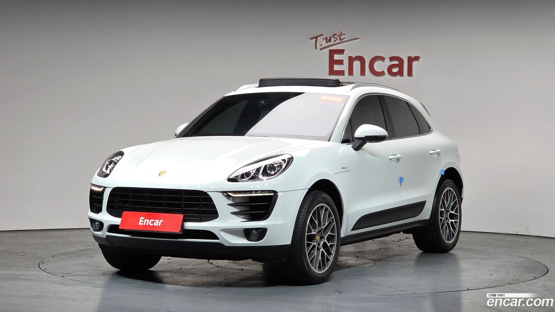 Main__Slider__Photo:Macan Porsche 2015.7-0