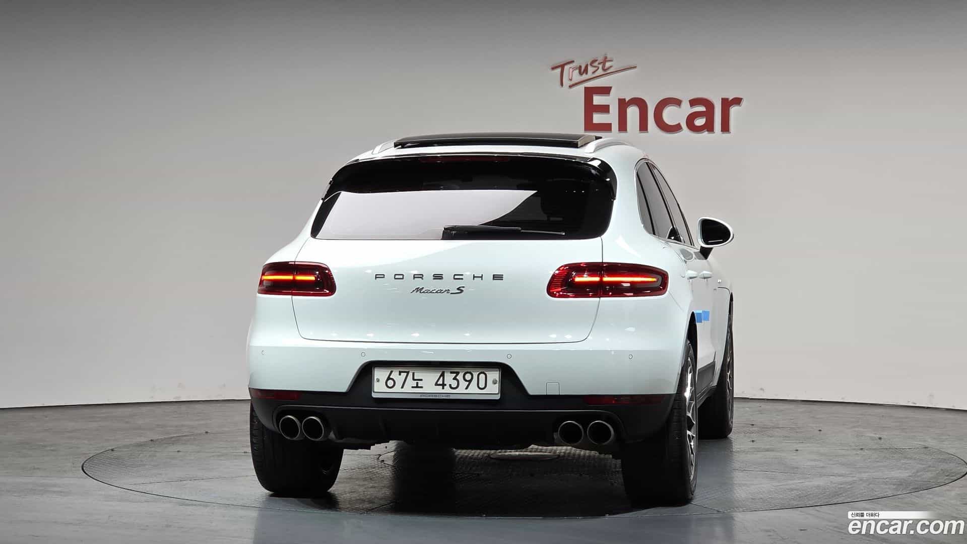 Macan Porsche 2015.7-OUTER-004