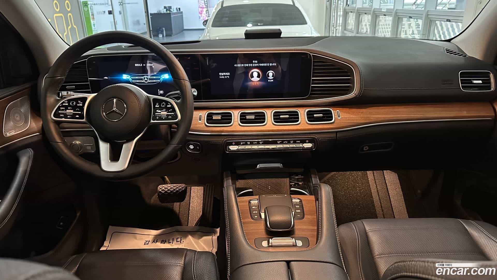 GLE-Class Mercedes-Benz 2021.3-INNER-007