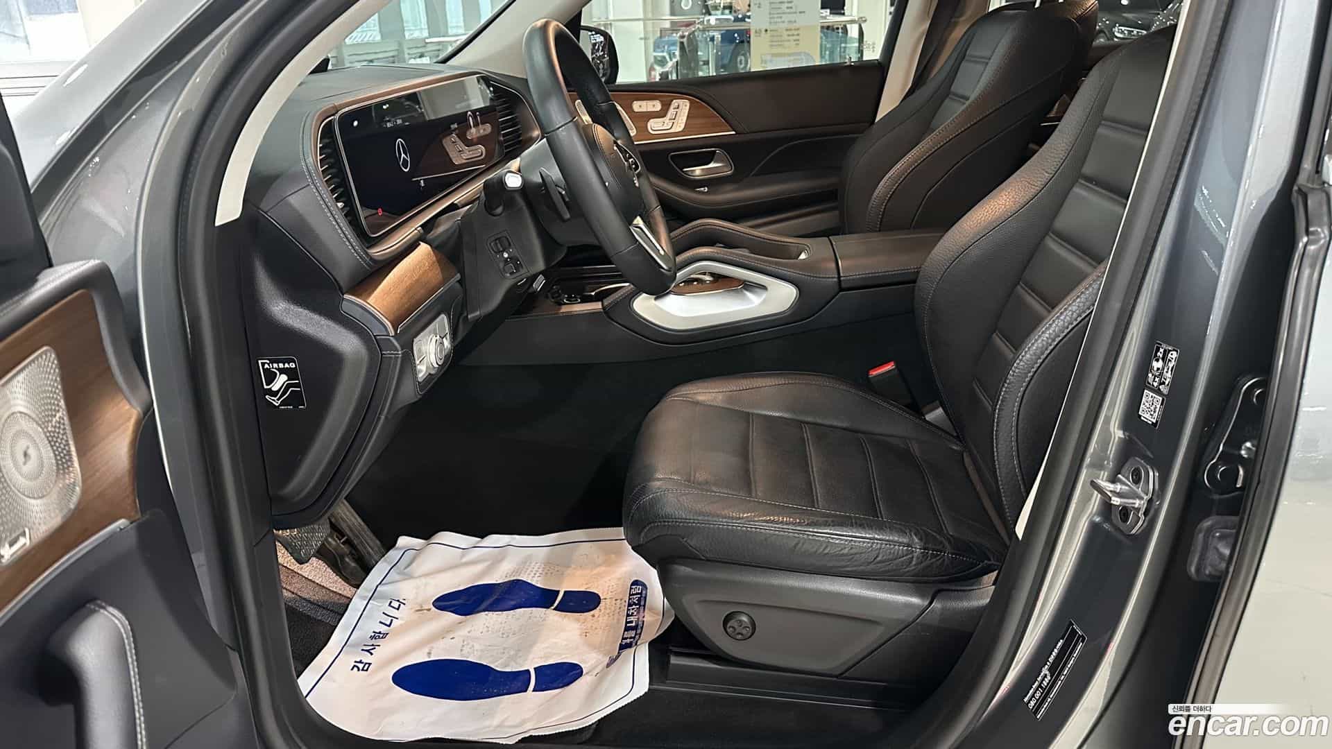 GLE-Class Mercedes-Benz 2021.3-INNER-010