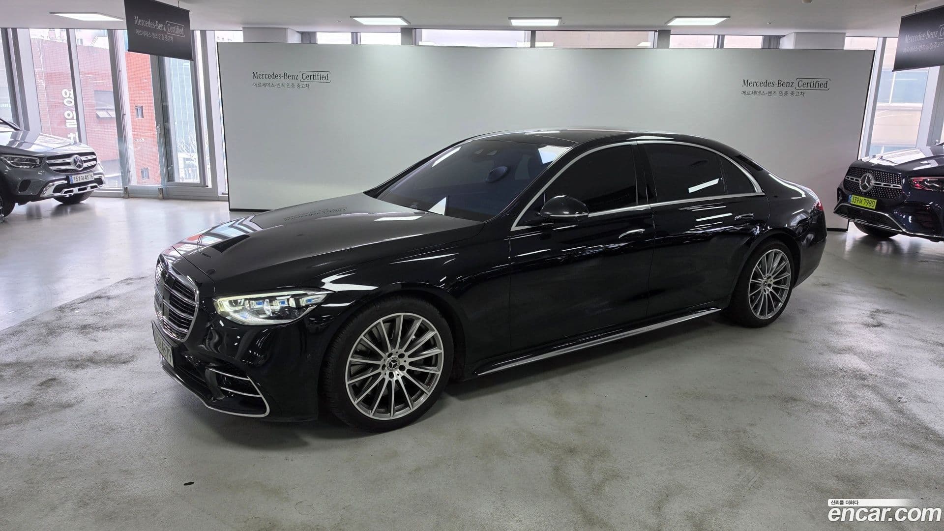 Main__Slider__Photo:S-Class Mercedes-Benz 2021.6-0