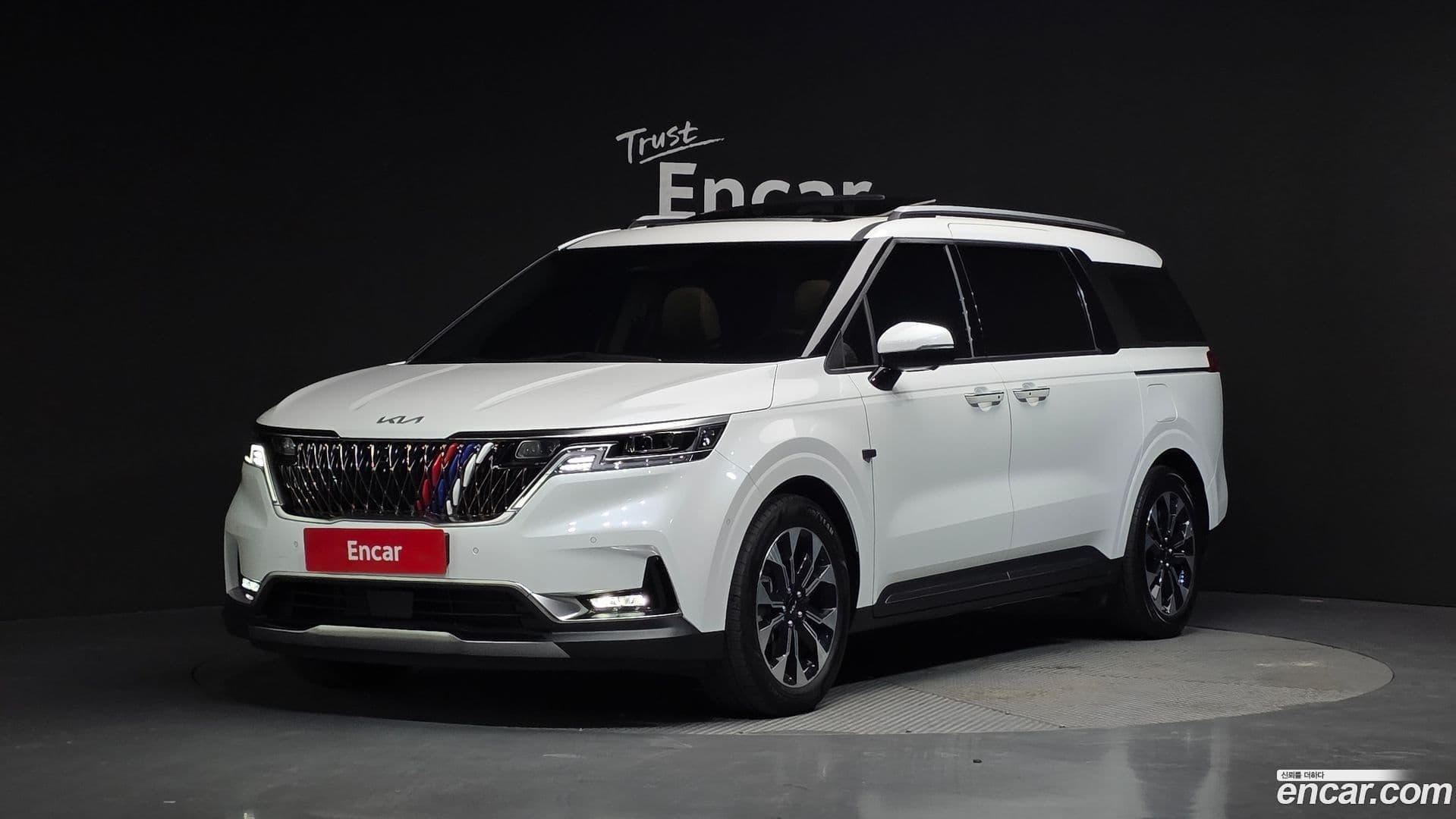 Main__Slider__Photo:Canival Kia 2023.1-0
