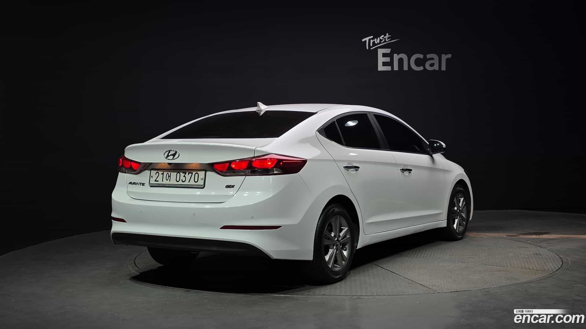 AVANTE Hyundai 2016.6-OUTER-002