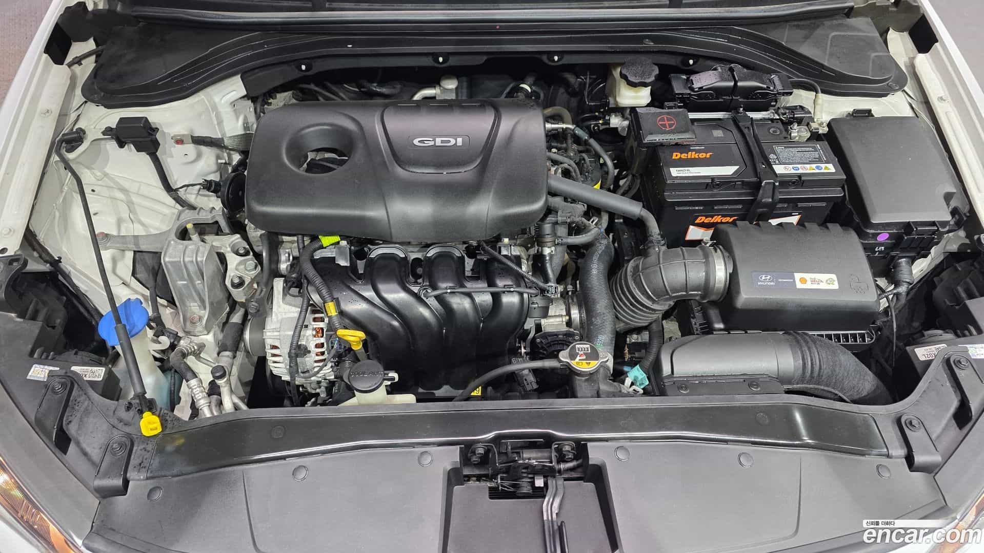 AVANTE Hyundai 2016.6-INNER-006