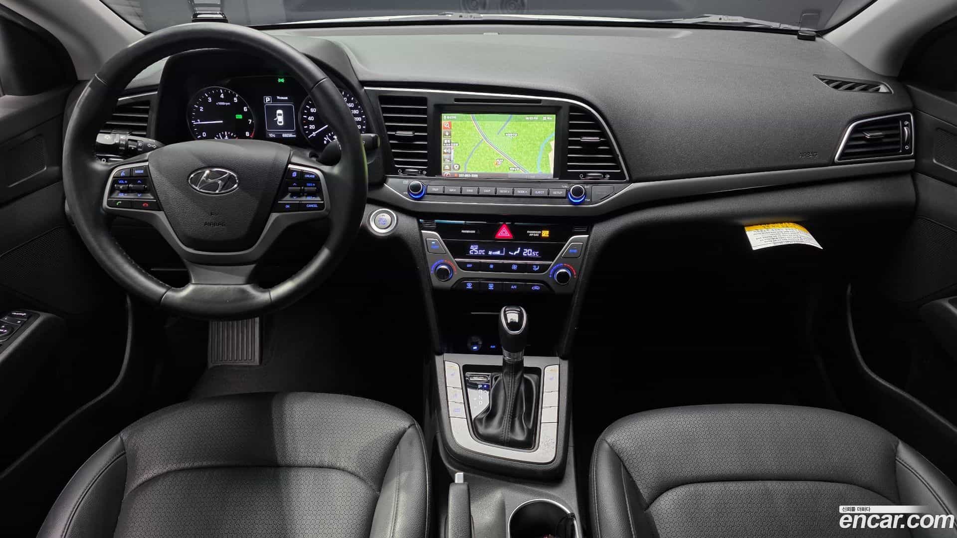 AVANTE Hyundai 2016.6-INNER-007