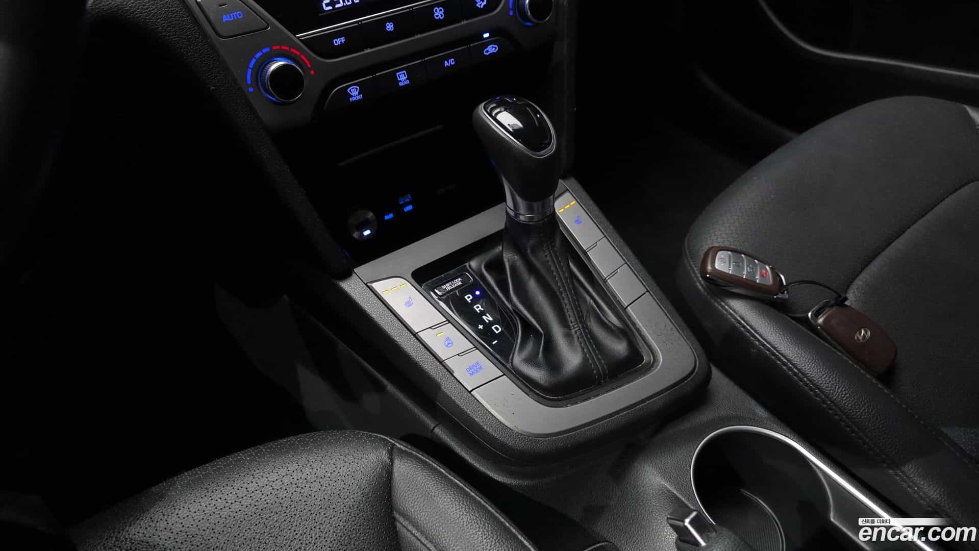 AVANTE Hyundai 2016.6-INNER-009