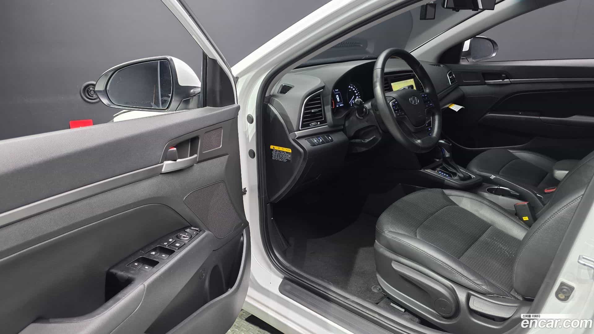 AVANTE Hyundai 2016.6-OPTION-015