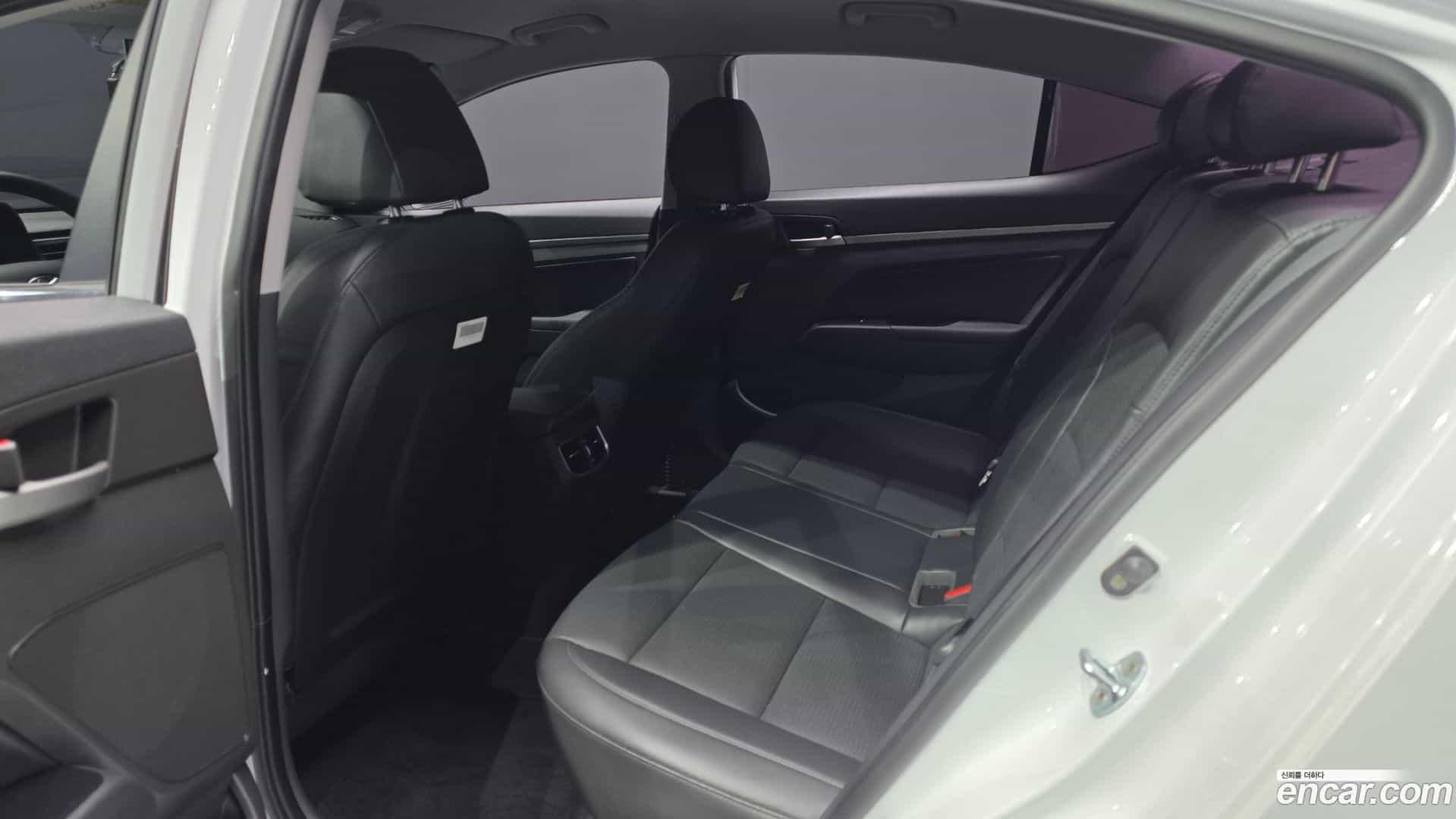 AVANTE Hyundai 2016.6-OPTION-016