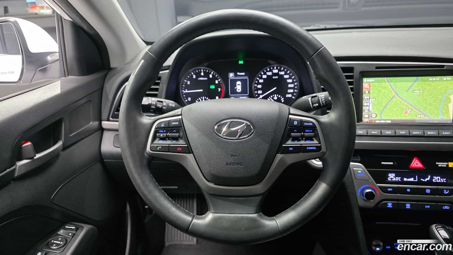 AVANTE Hyundai 2016.6-OPTION-017