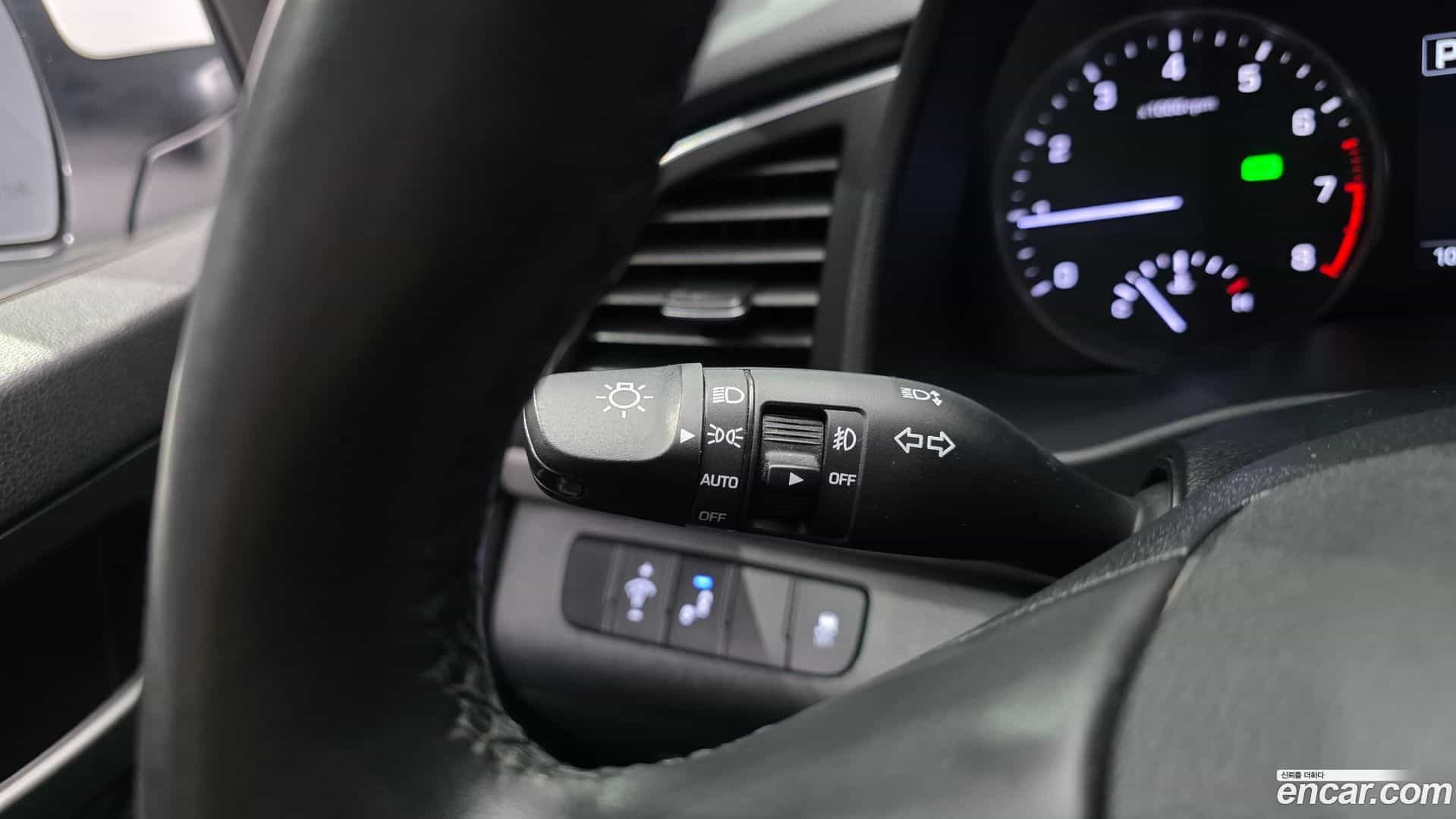 AVANTE Hyundai 2016.6-OPTION-022