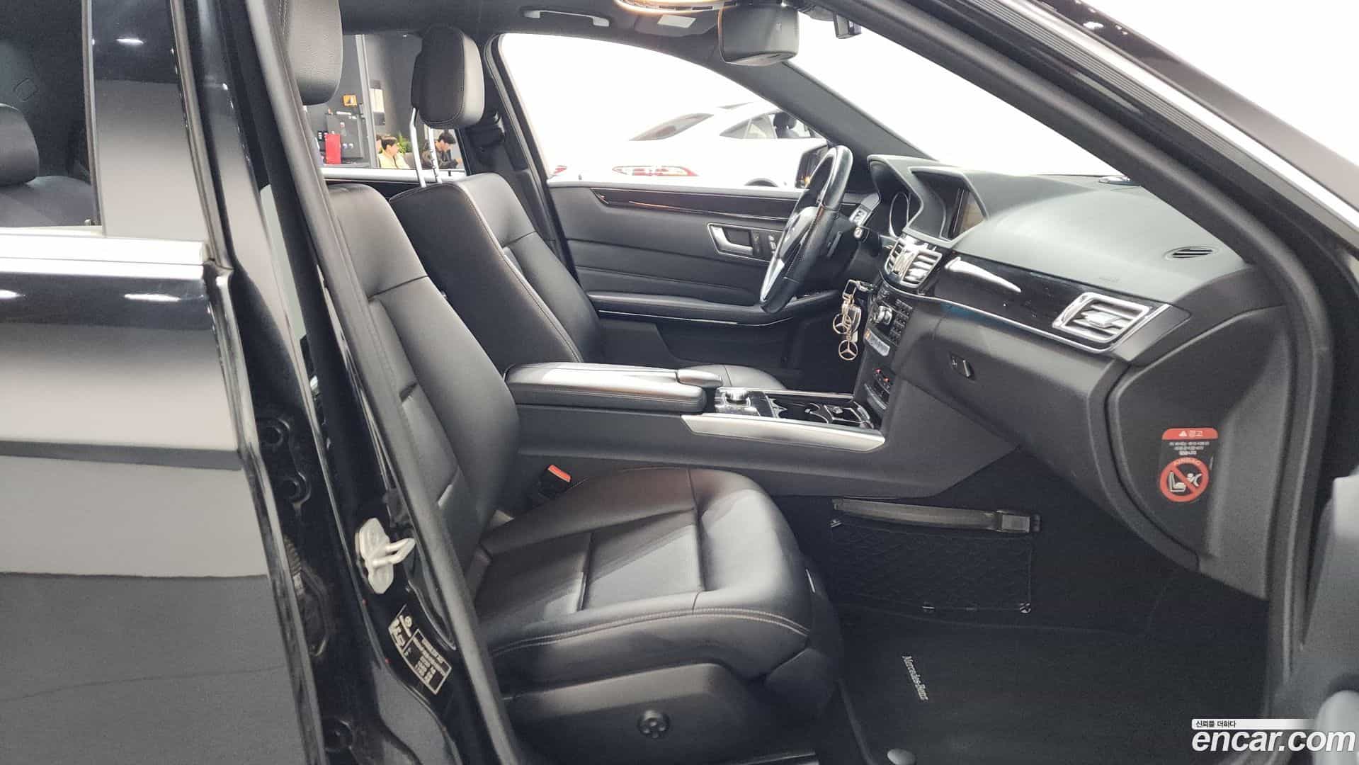 E-Class Mercedes-Benz 2014.11-OPTION-015