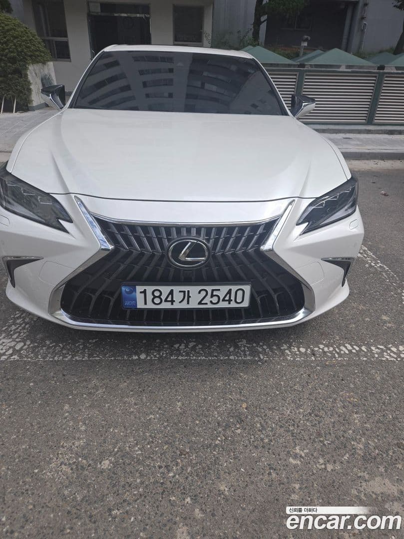 Main__Slider__Photo:ES Lexus 2024.3-0