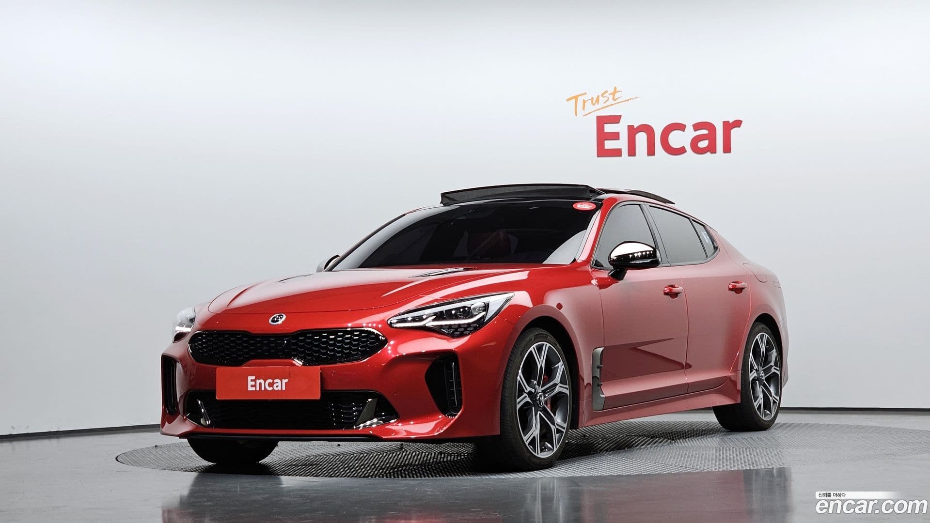 Main__Slider__Photo:Stinger Kia 2017.10-0