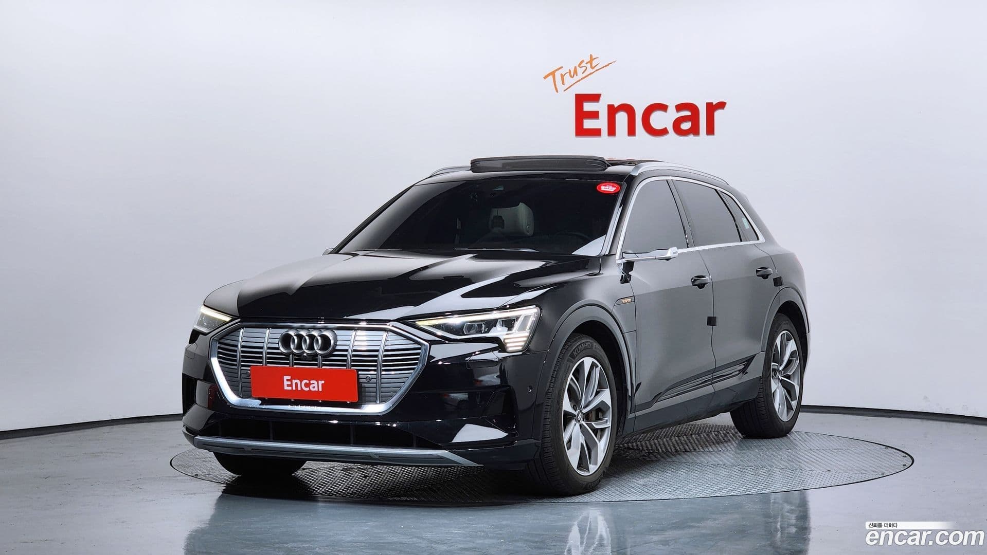 Main__Slider__Photo:e-tron Audi 2020.7-0