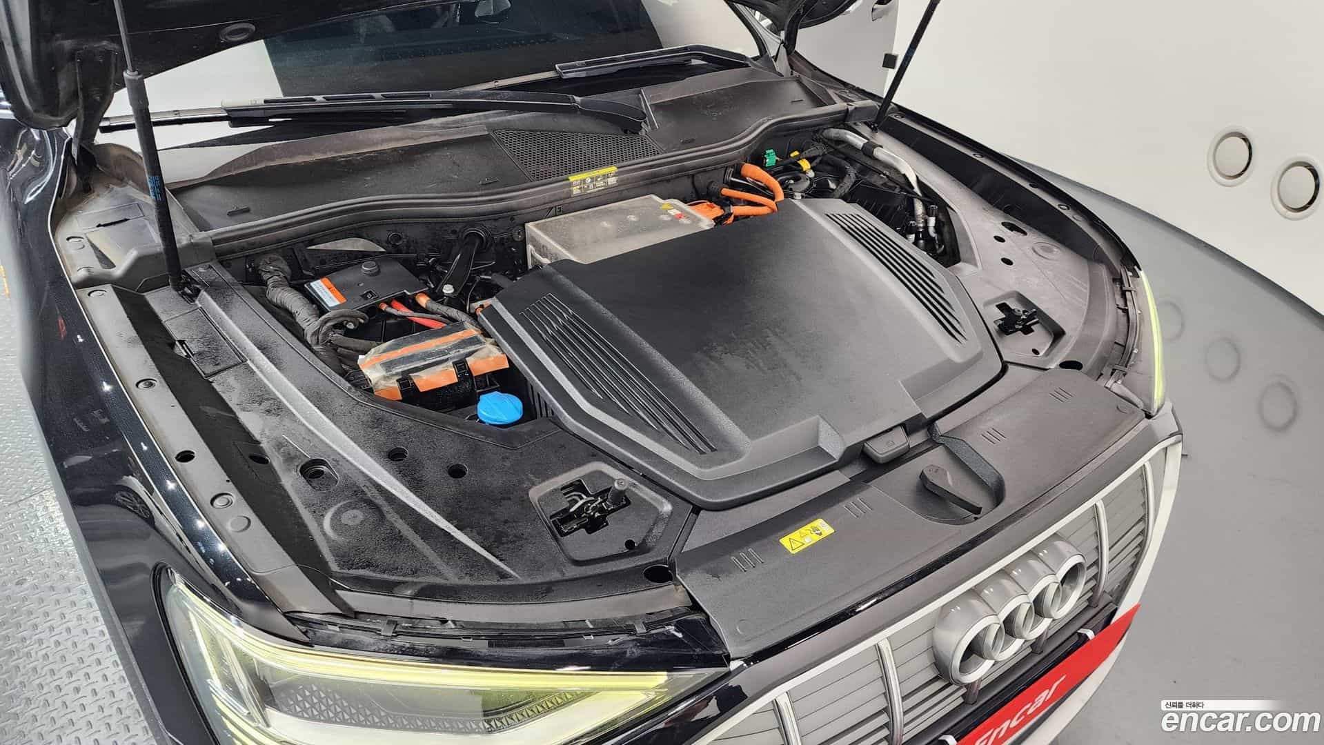 e-tron Audi 2020.7-OUTER-006