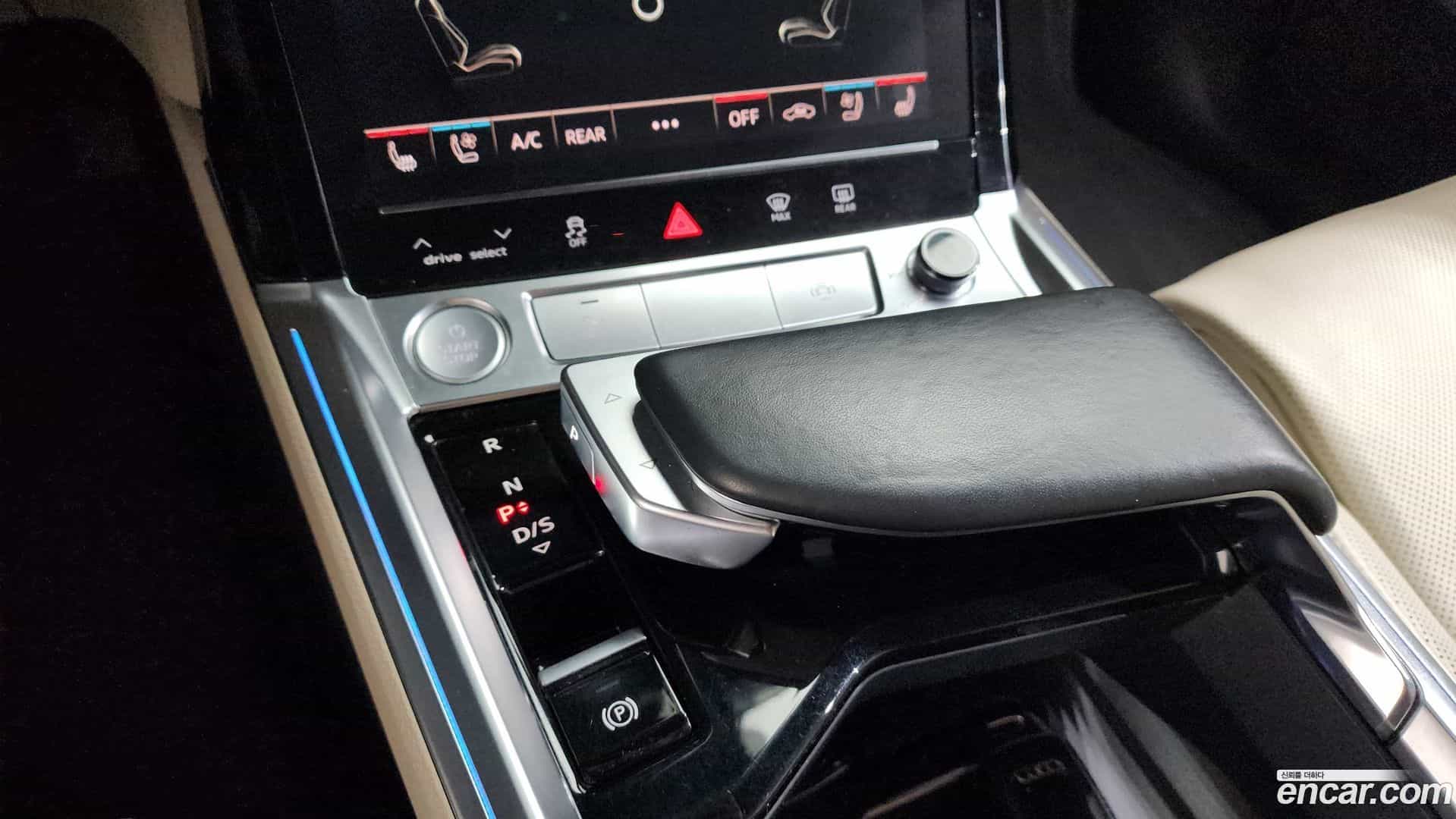 e-tron Audi 2020.7-INNER-009