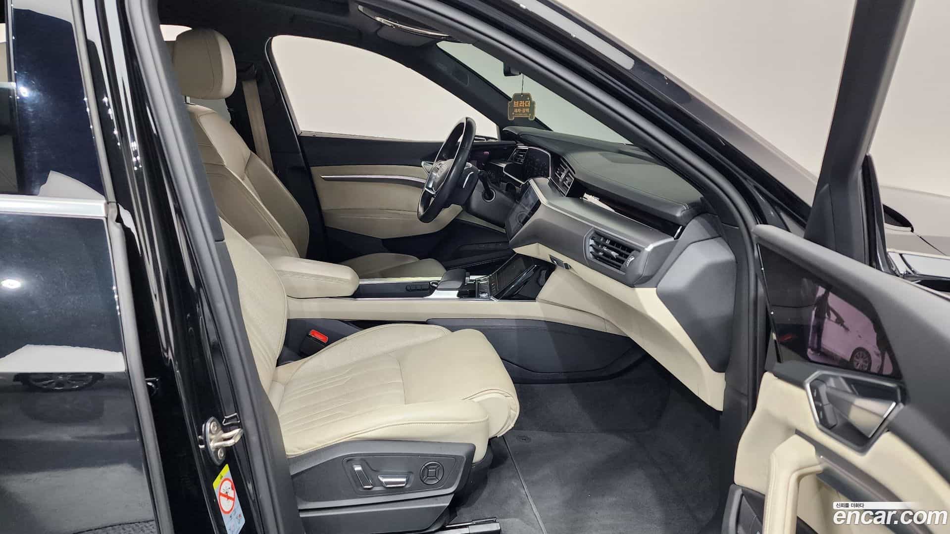 e-tron Audi 2020.7-OPTION-015