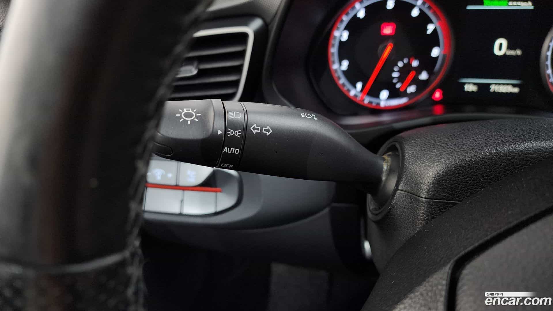 Veloster Hyundai 2018.3-OPTION-020