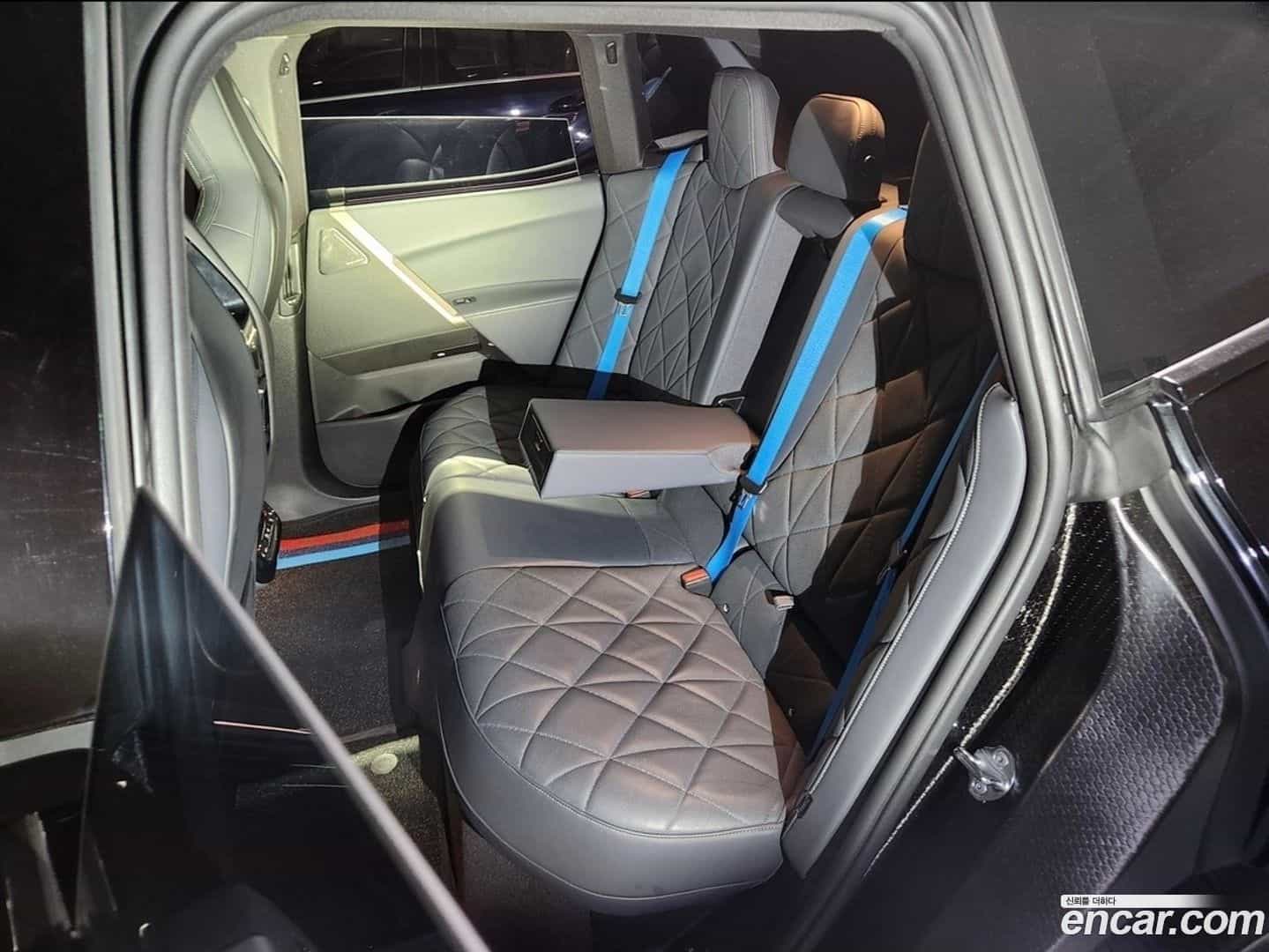 iX BMW 2023.10-INNER-010