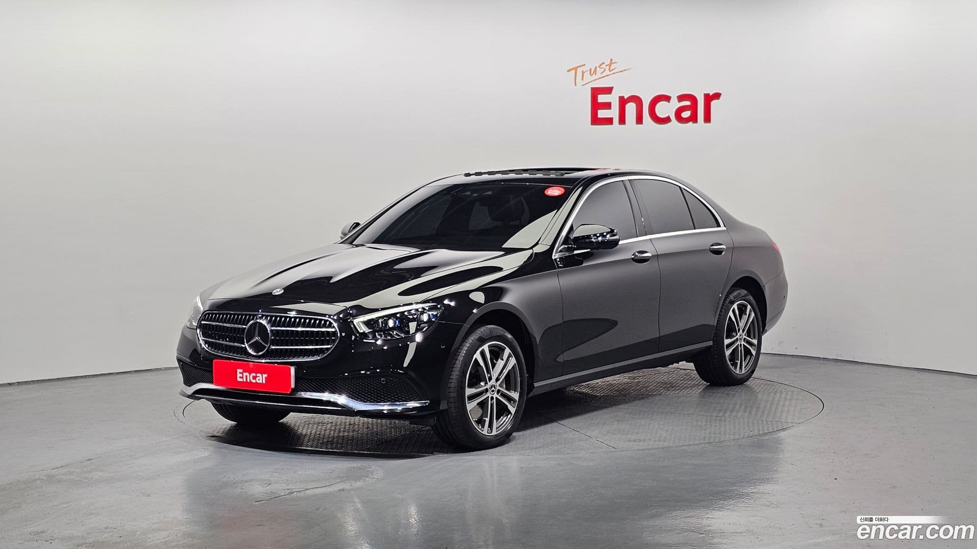 Main__Slider__Photo:E-Class Mercedes-Benz 2021.11-0