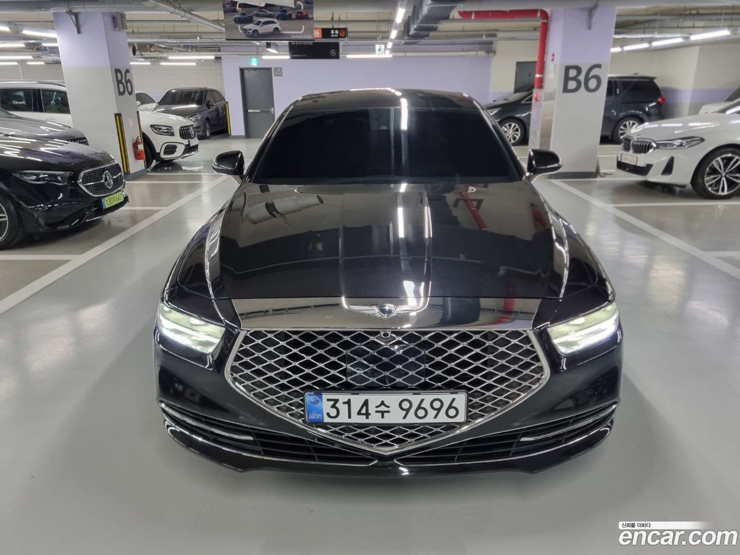 Main__Slider__Photo:G90 Genesis 2019.2-0
