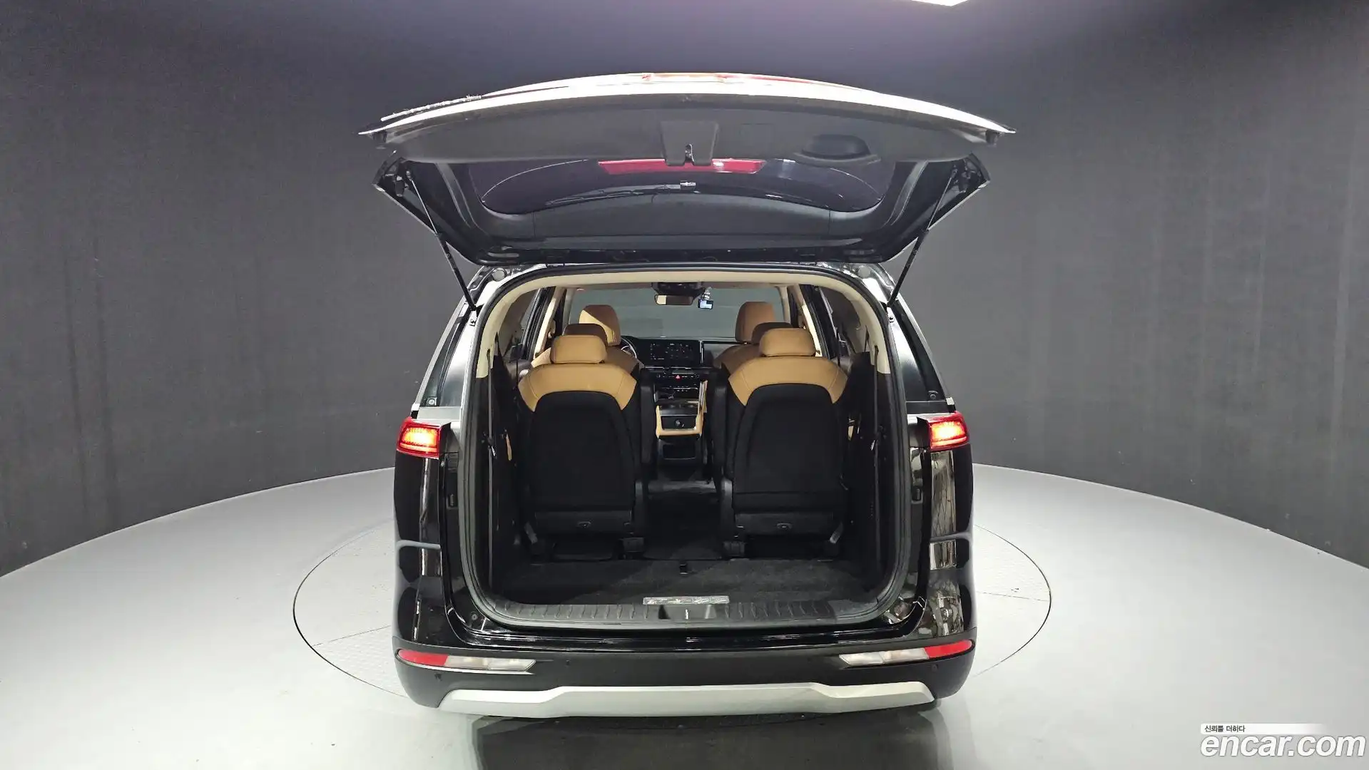 Canival Kia 2023.8-OPTION-024