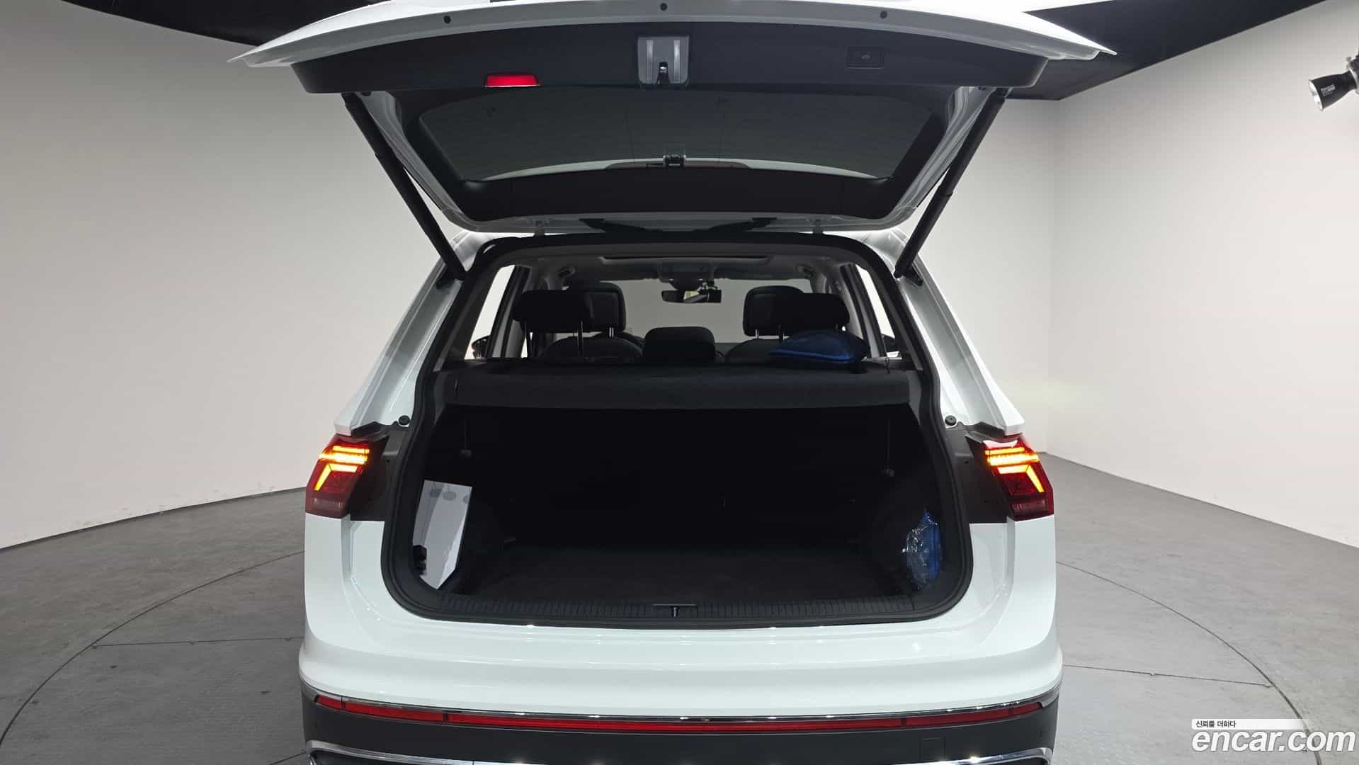 Tiguan Volkswagen 2023.7-OPTION-024