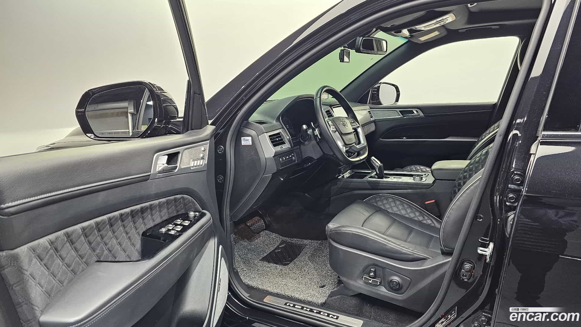 Rexton KG Mobility 2021.0-INNER-010