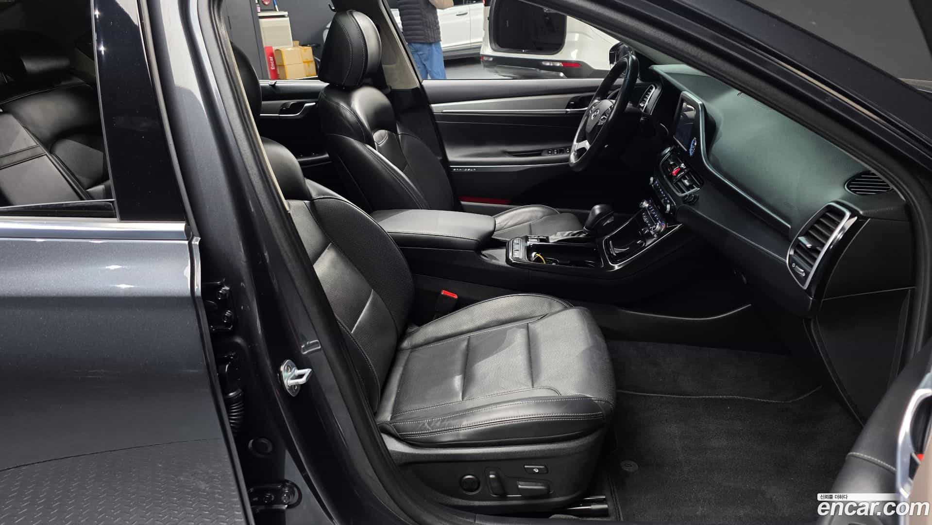Grandeur Hyundai 2018.10-INNER-010