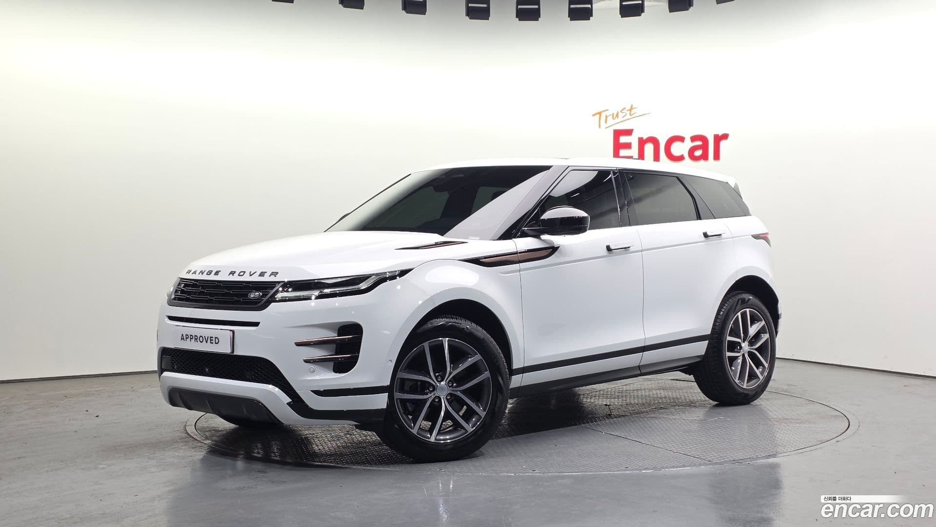 Main__Slider__Photo:Range Rover Evoque Land Rover 2024.11-0